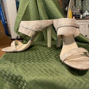 Calvin Klein "Aliza" Dress Show